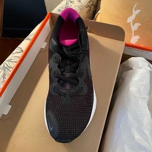 Brand new.. never worn Nike Renew
